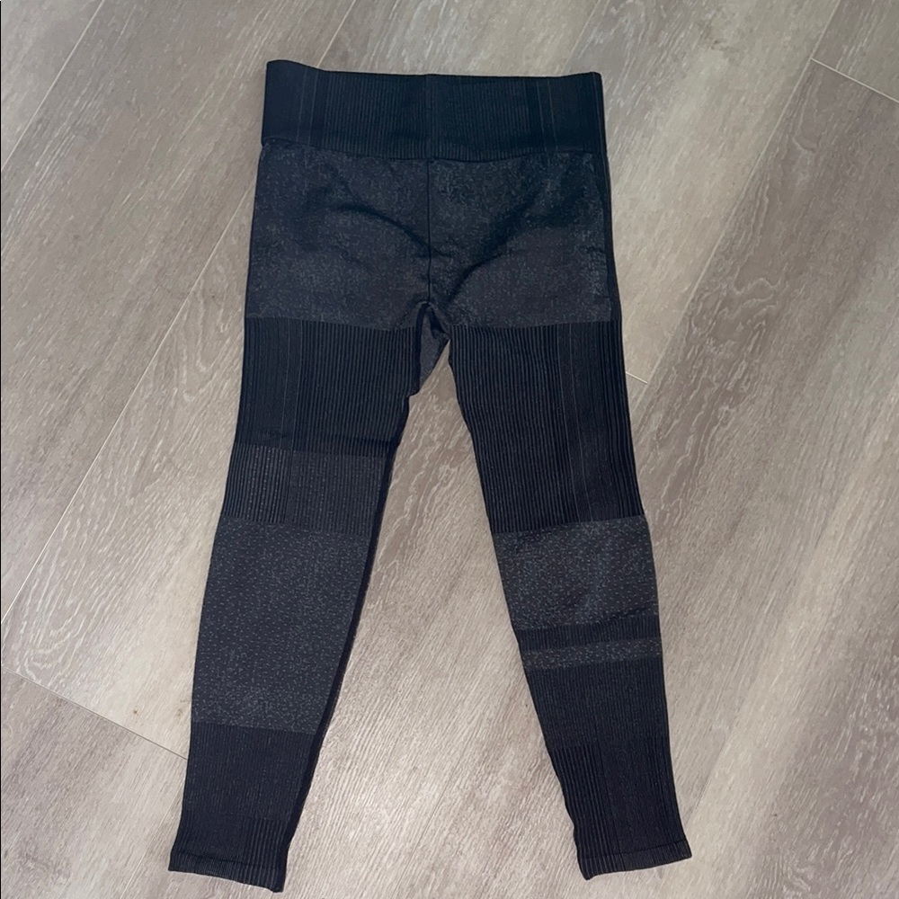 Zyia Black Textured Leggings